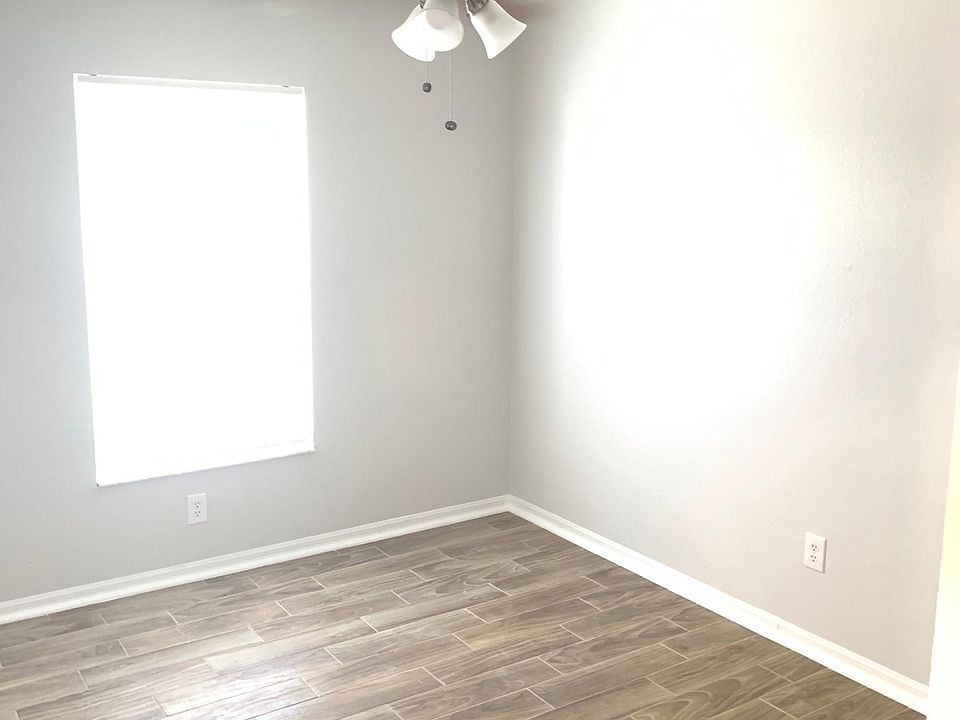 1st image of 736 13th Ave S