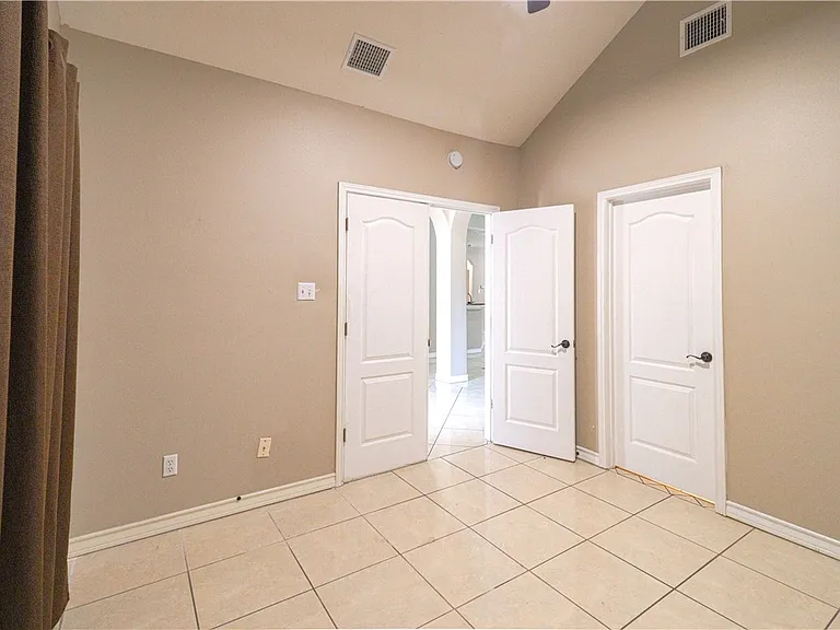 6842 Old Square Dr — Photo 10