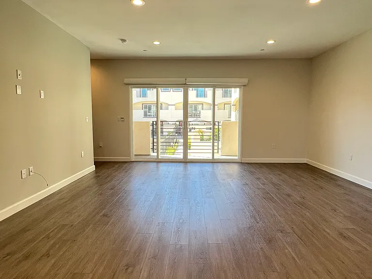 926 Warwick Ave — Photo 9