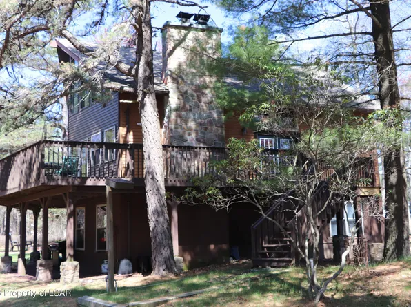 20 Birch St, Lake Harmony, PA 18624