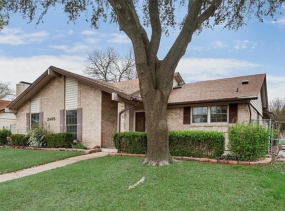 4th image of 2405 Stoneleigh Dr