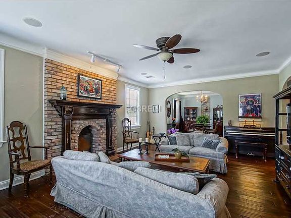 3rd image of 3539 Octavia St