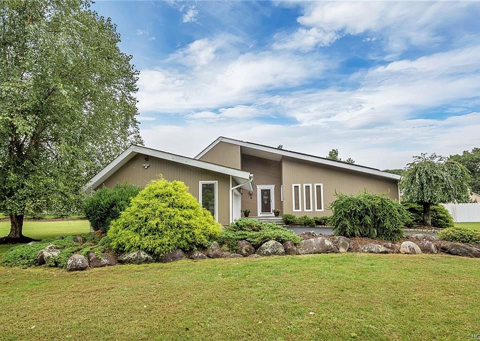1st image of 23 Farmers Ln