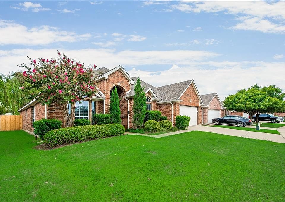 1st image of 2032 El Camino Dr