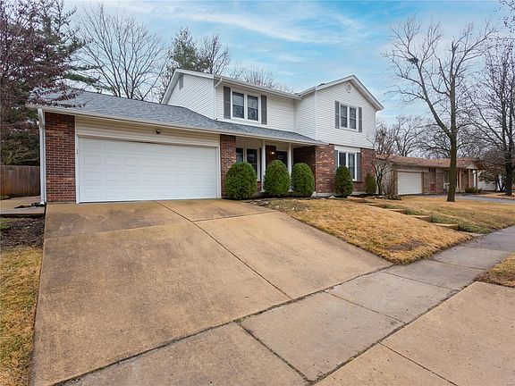 2nd image of 1143 Crested View Dr
