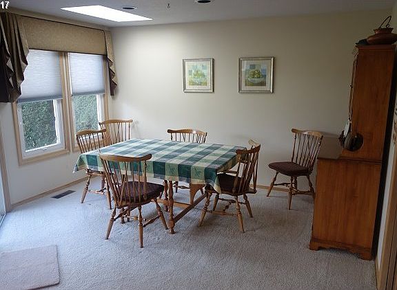 5th image of 3203 SE Balboa Dr