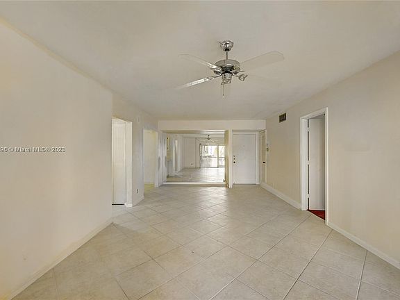 4th image of 959 SE 2nd Ave APT 114