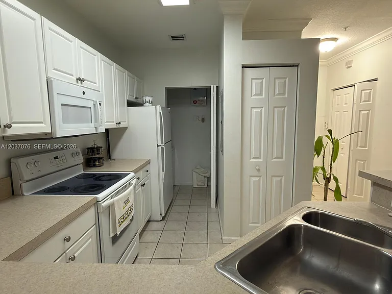 4508 SW 160th Ave #716 — Photo 5