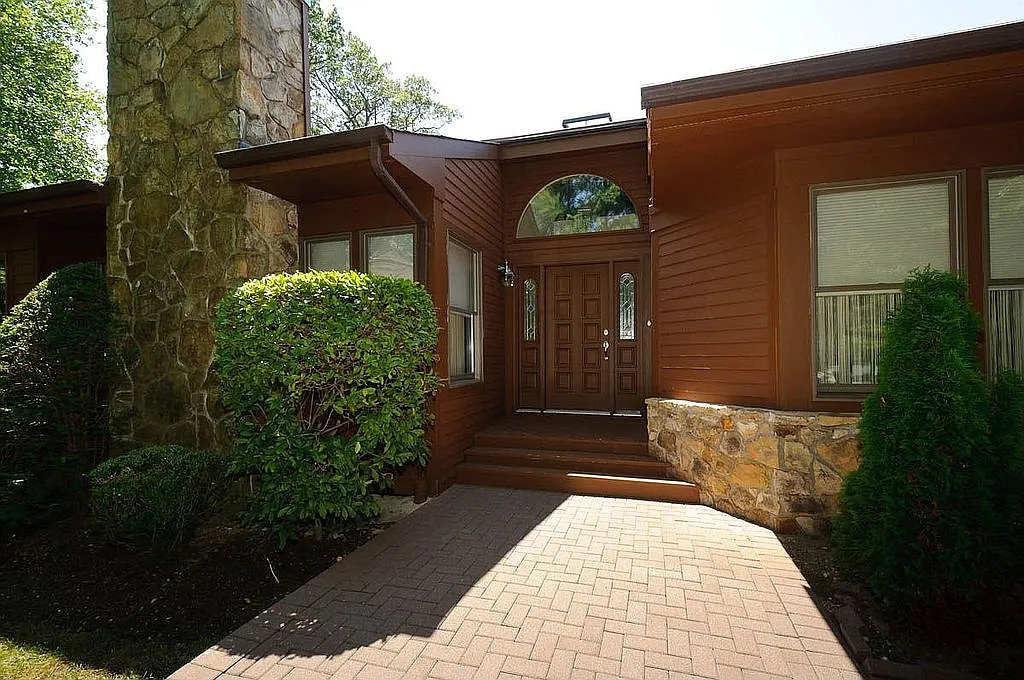 51 Hunt Dr photo 1