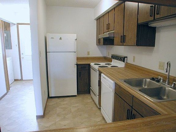3rd image of 858 Woodgate Dr