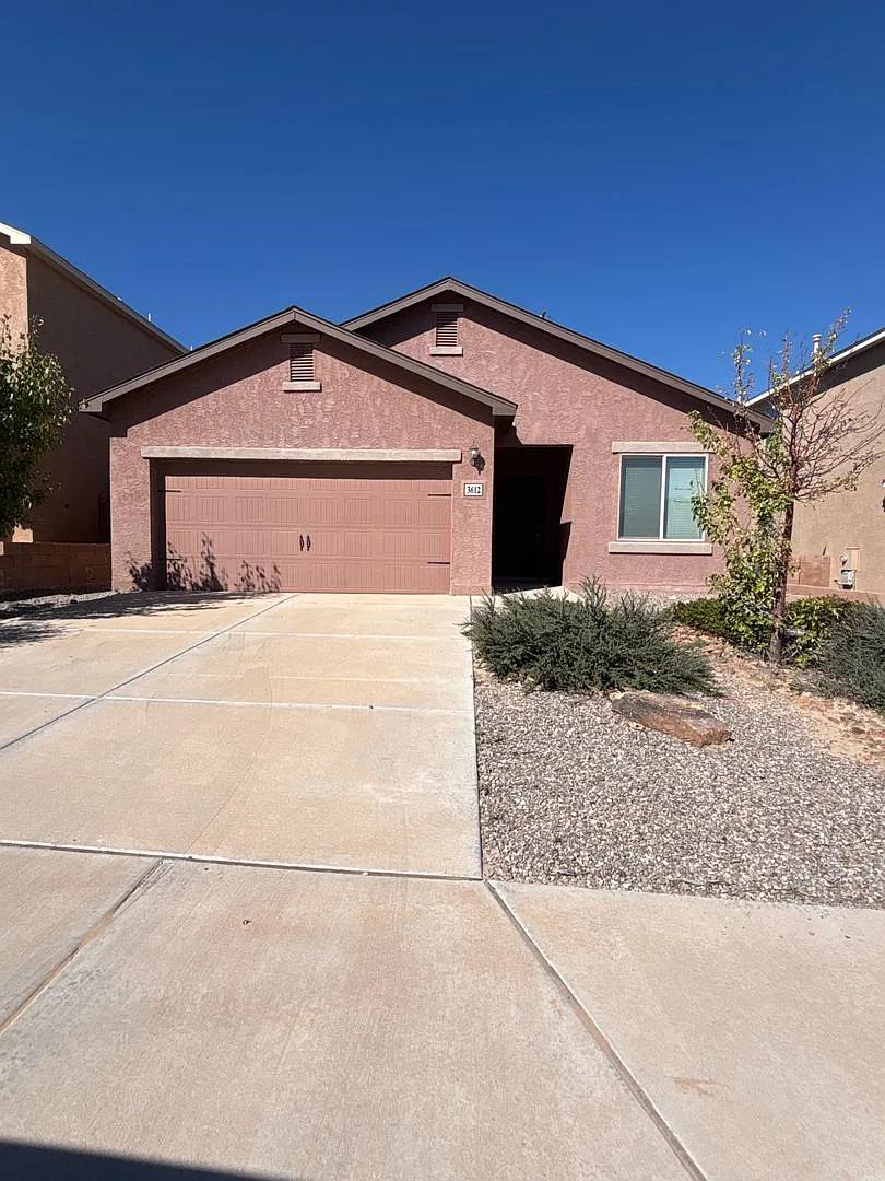 3bedroom Home in Central Rio Rancho — Photo 2