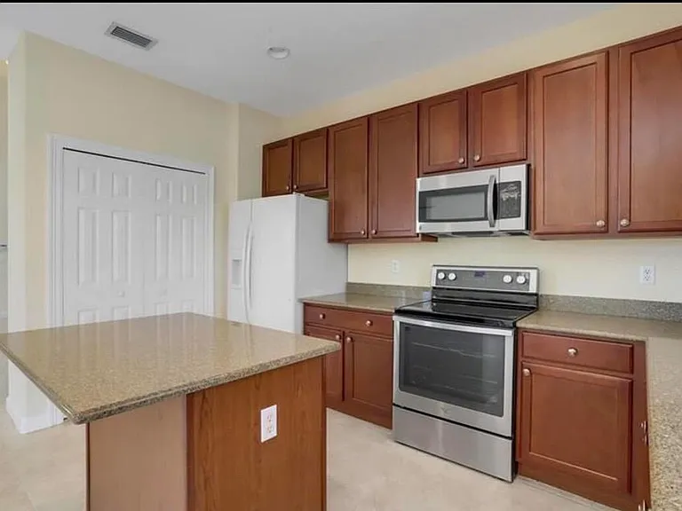 5888 SE Crooked Oak Ave — Photo 6
