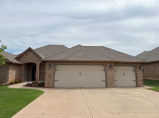 2612 SE 11th St, Moore, OK 73160