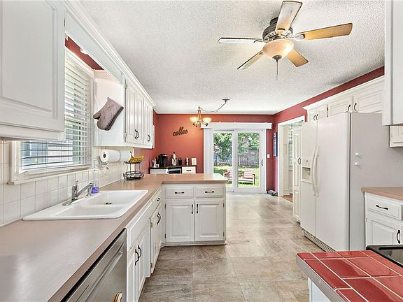 5th image of 1518 Canterbury Ln