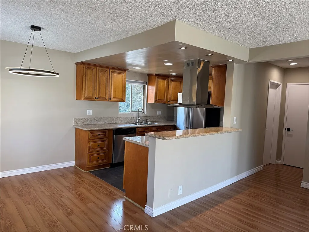 1 bed, 632 sqft, $2,100 — Photo 4