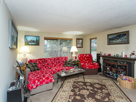 3rd image of 2046 NE Darby St