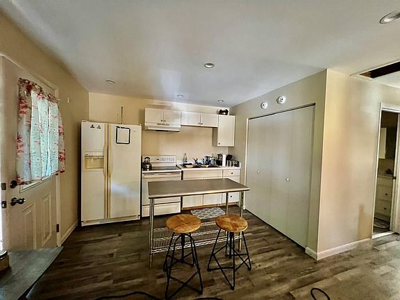 3rd image of 704 Woodlawn Ave