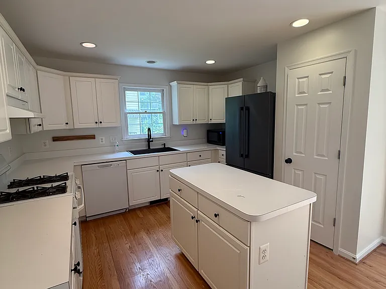 10216 Capitol View Ave — Photo 6