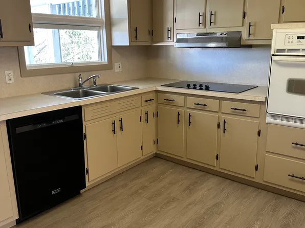 878 N Lee Ct APT 1, Hazleton, PA 18201