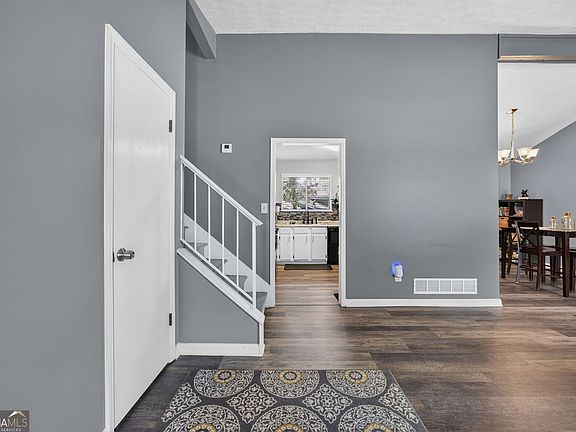 4th image of 9256 Raven Dr