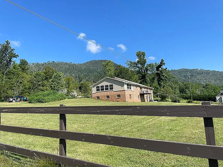 225 Bull Creek Rd — Photo 1