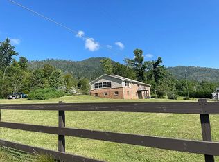 225 Bull Creek Rd, Asheville, NC 28805