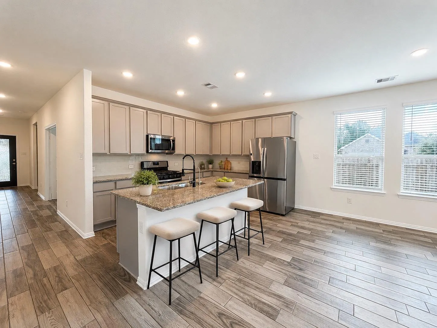 4 bed, 3.0 bath, 2097 sqft, $2,495 — Photo 4