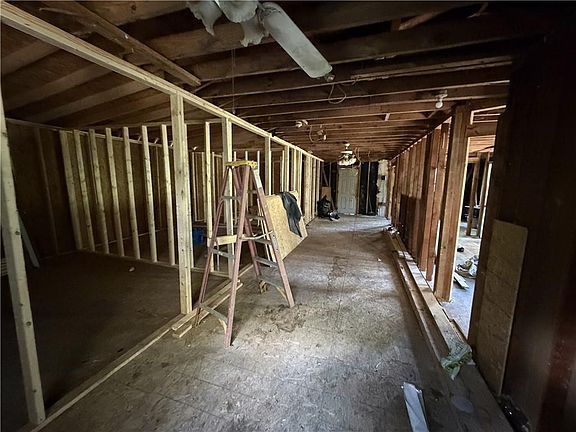 5th image of 191 Merritt Cir