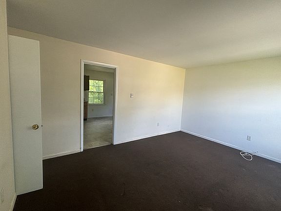 3rd image of 635 Decatur Ave