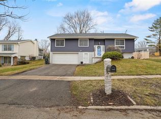 6819 Kent Dr NE, Cedar Rapids, IA 52402