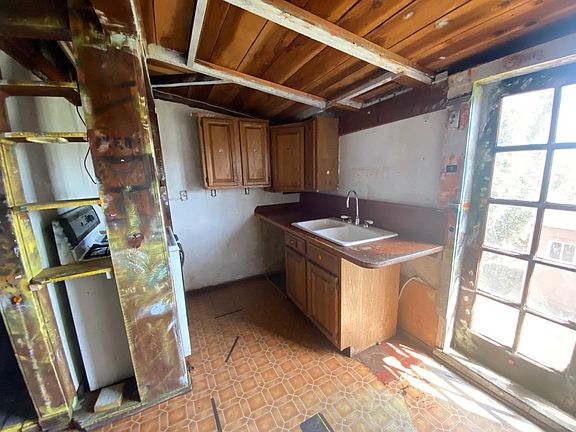 4th image of 2170 Revere Ave