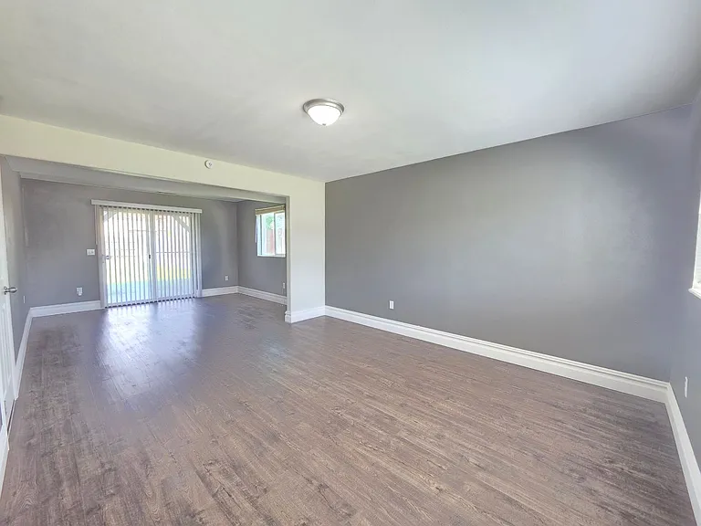 4615 E 13th Ave — Photo 12
