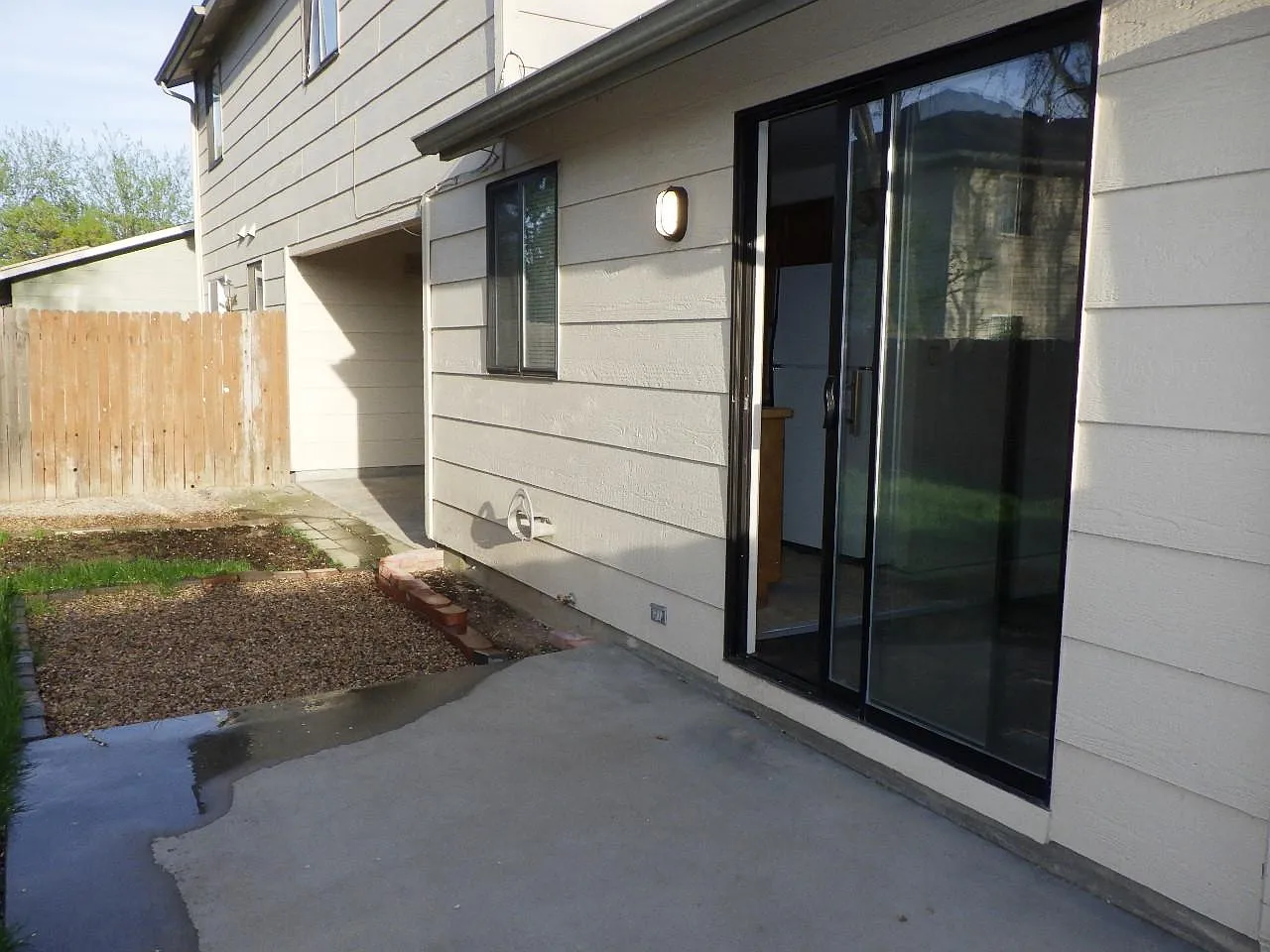 2 bed, 1.5 bath, 1067 sqft, $1,565 — Photo 2