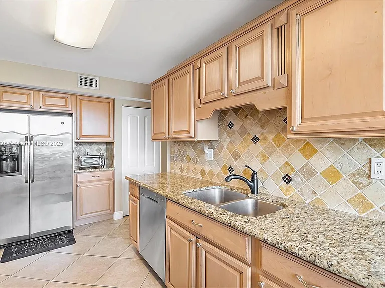 1401 S Ocean Dr #301 — Photo 5