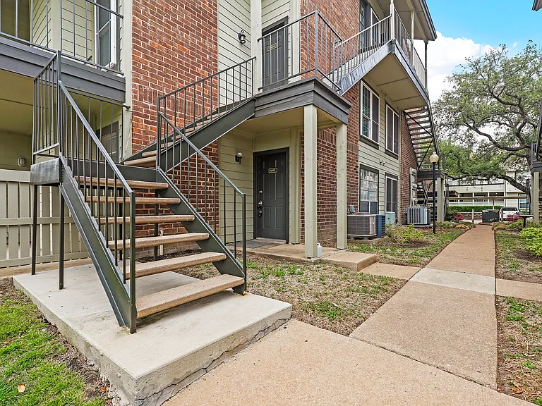 5981 Arapaho Rd #1203 — Photo 2