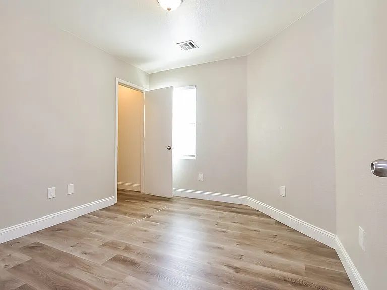10643 Solar Hawk Ave — Photo 13