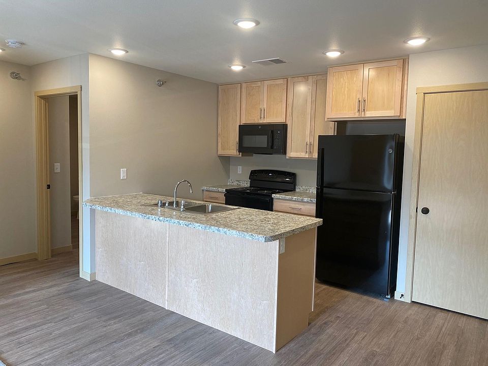 1st image of 604 5th Ave N #101