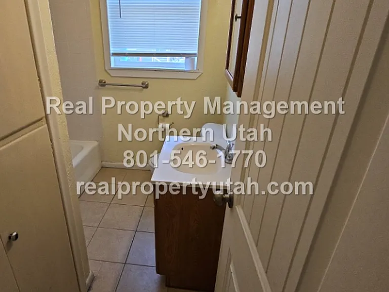 963 Rushton St — Photo 10