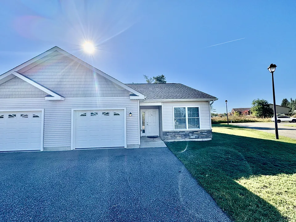 8121 N Main St