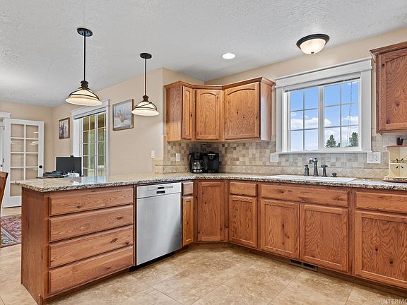 3rd image of 23 Veterinary Way