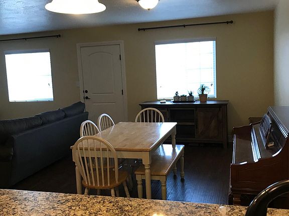 4th image of 2855 E Somerset Dr