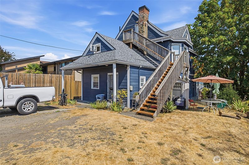 4th image of 3432 Lombard Avenue