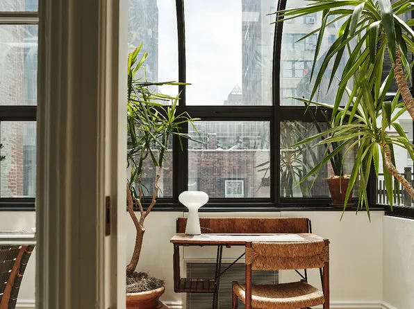 13 Gramercy Park South 4FL image 8 of 9