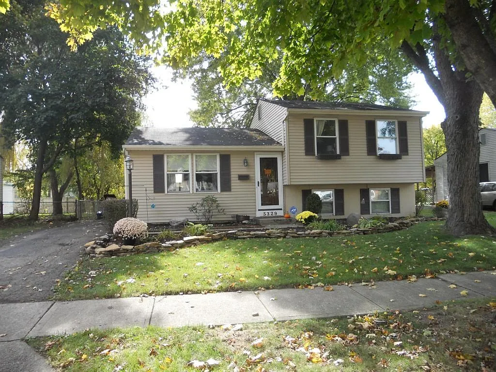 5329 Parkline Dr photo 1
