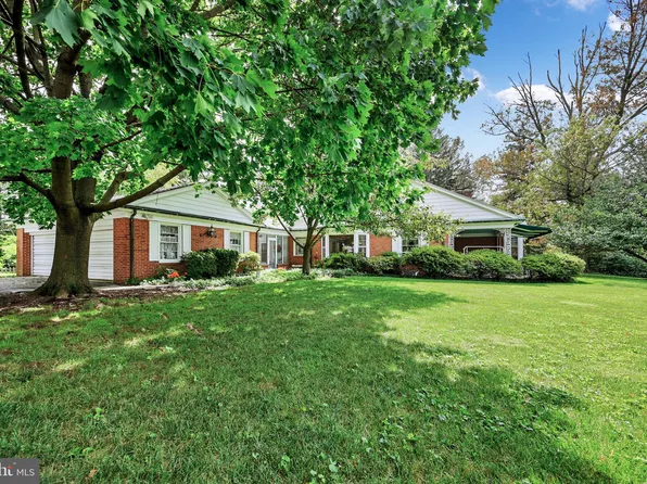 144 Scarboro Dr, York, PA 17403