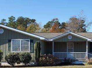 2300 Country Living Ln, Morehead City, NC 28557