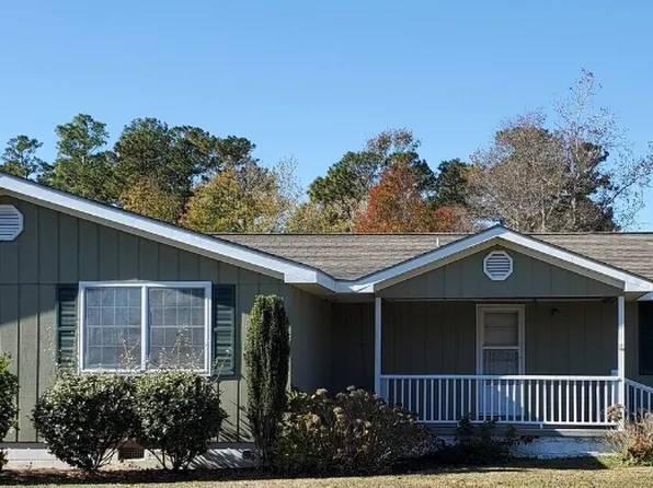 2300 Country Living Ln, Morehead City, NC 28557