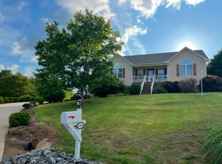 2104 Olde Creek Rd, Hudson, NC 28638