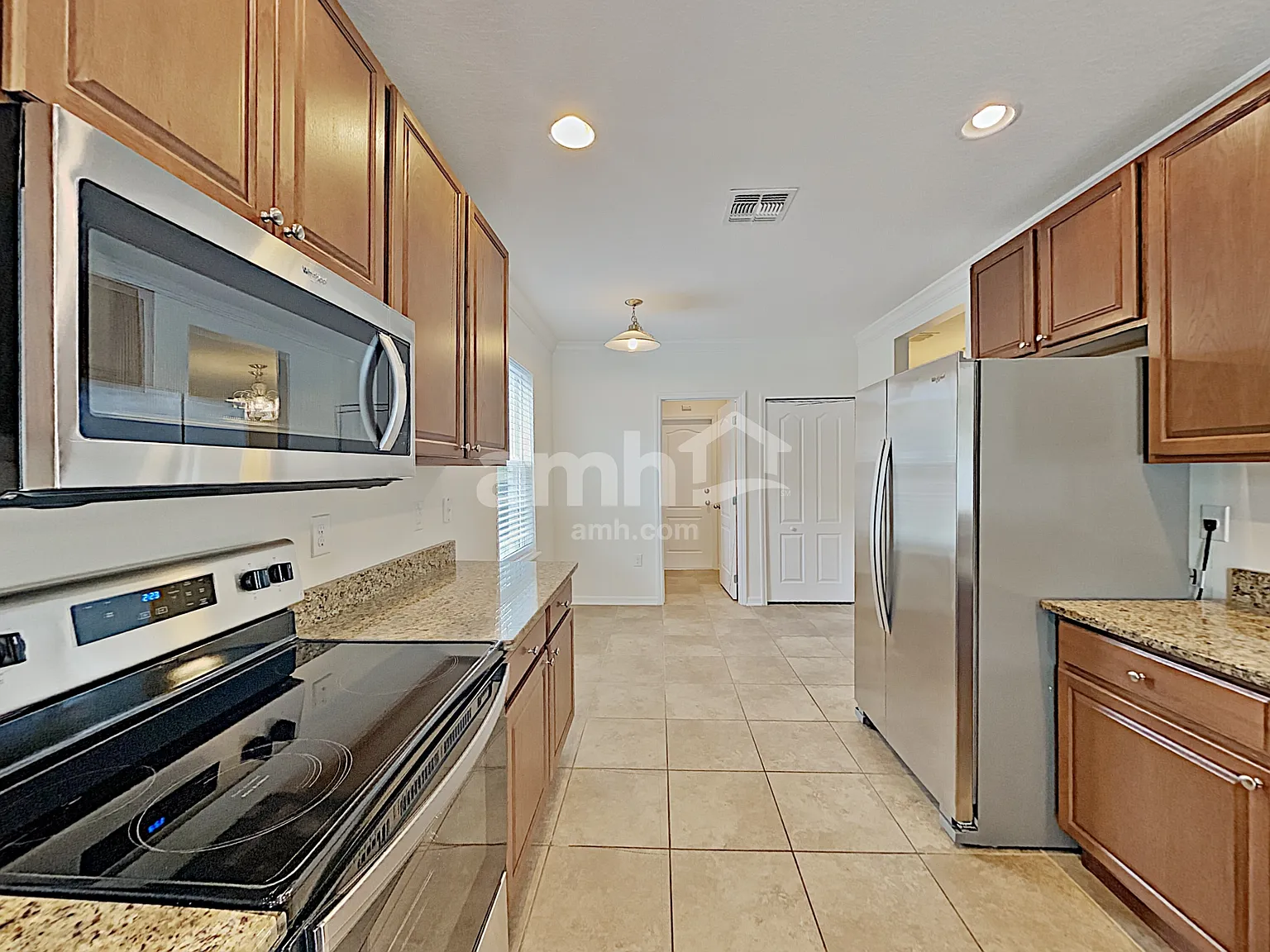 4 bed, 2.0 bath, 1877 sqft, $2,340 — Photo 3