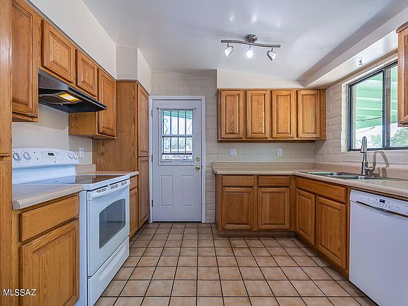 5th image of 4872 N Valley Park Ave